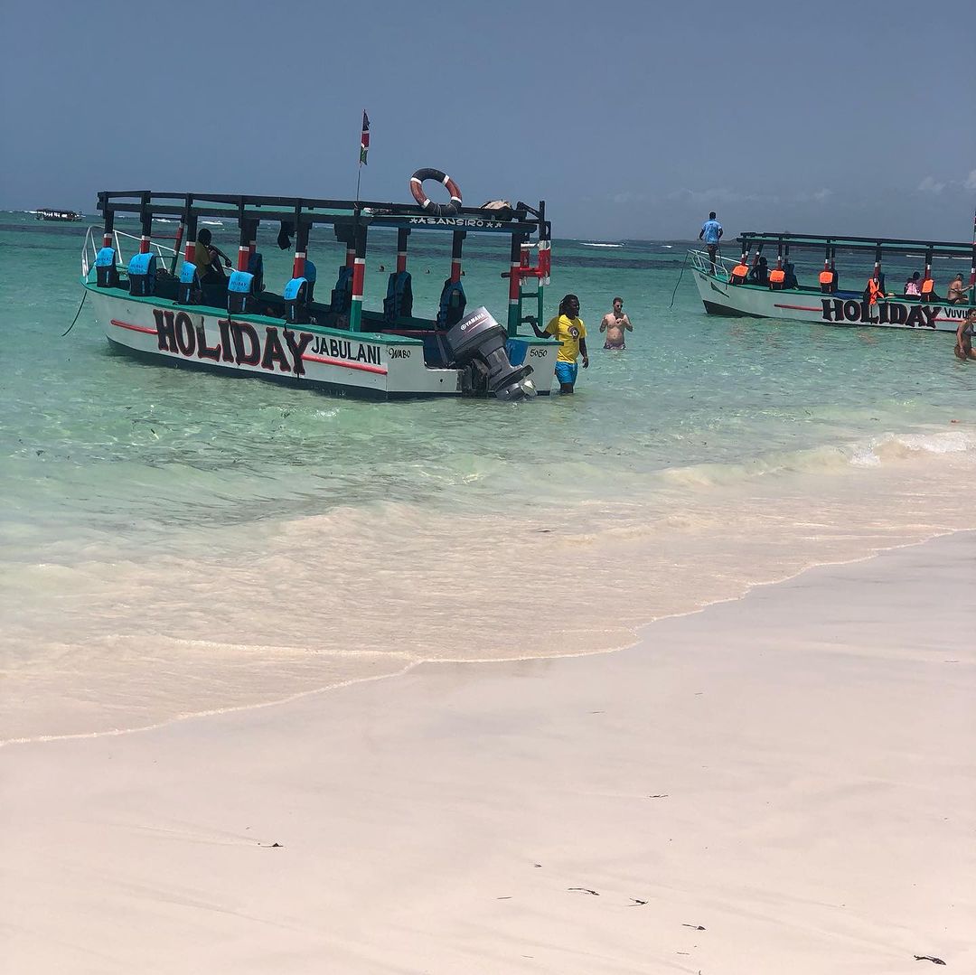 Barche nelle acque turchesi di Watamu