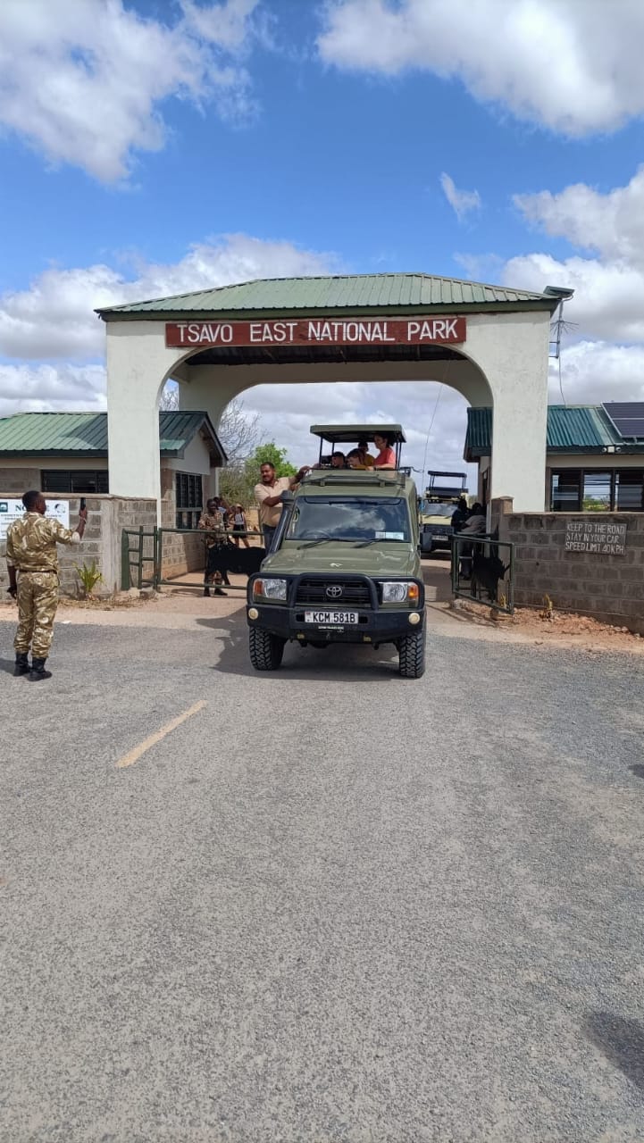 Arrivo in jeep all’ingresso dello Tsavo Est