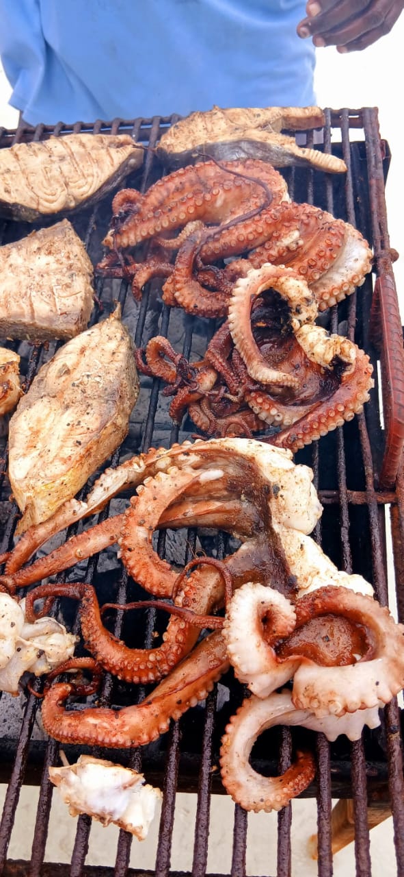 Polpo e pesce cucinati alla griglia